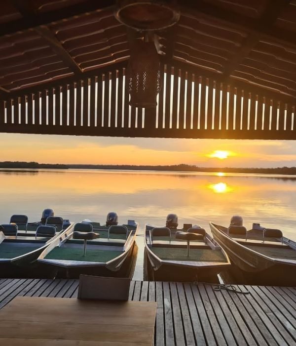 Barcos com piloto à disposição